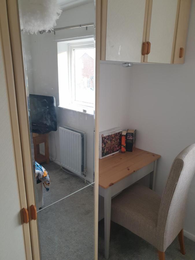 Harry Potter Theme Double Room In Shared House ワトフォード エクステリア 写真