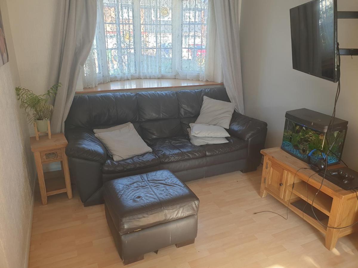Harry Potter Theme Double Room In Shared House ワトフォード エクステリア 写真